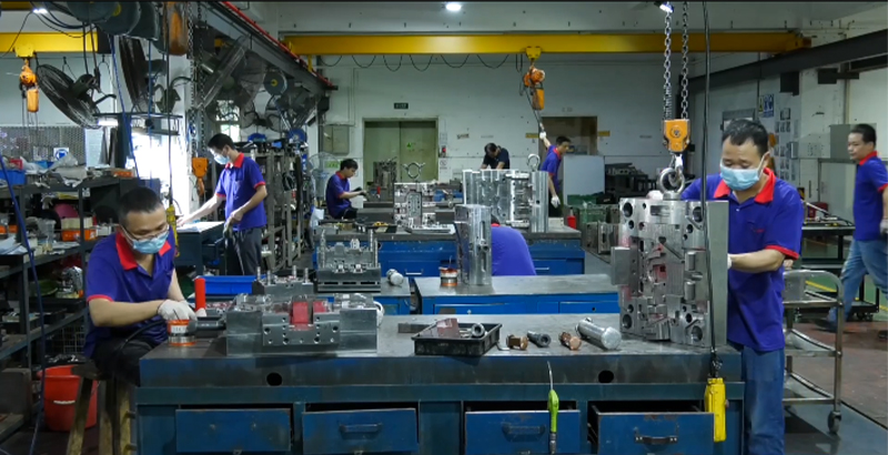 Fabricant de moulage par injection en plastique