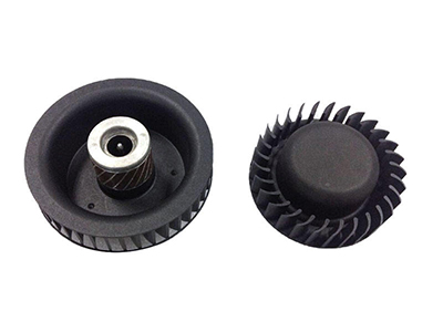 Ins&eacute;rer la pi&egrave;ce de moulage