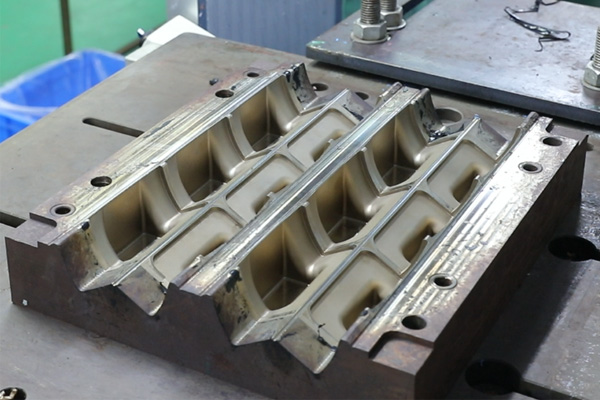 Moule à compression