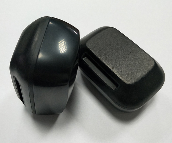 Moulage de co-injection ABS et TPU